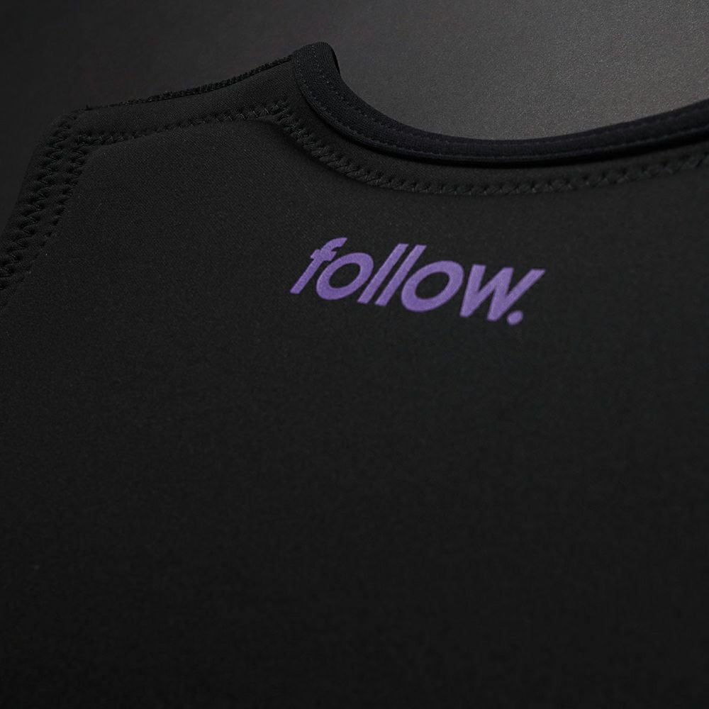 FollowのCorp（黒と紫）インパクトベストの背面ロゴ