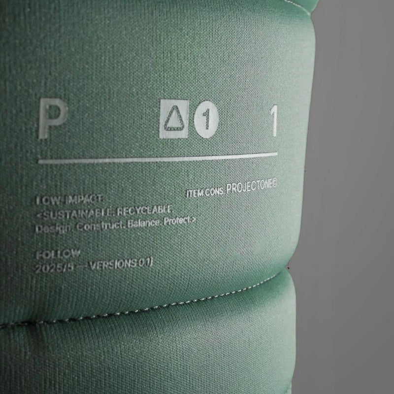 FollowのProject One  Ladies（ミント色）レディースインパクトベストの正面下部ロゴ