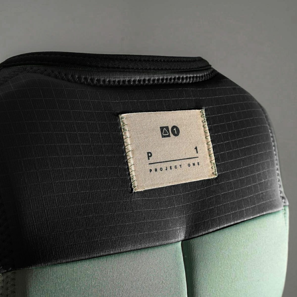 FollowのProject One  Ladies（ミント色）レディースインパクトベストの背面タグ