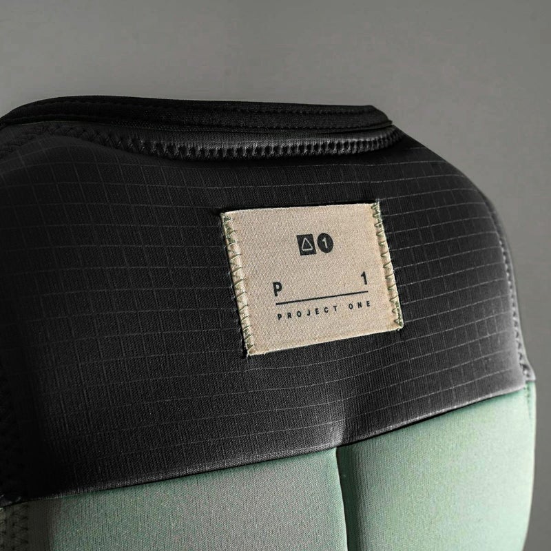 FollowのProject One  Ladies（ミント色）レディースインパクトベストの背面タグ