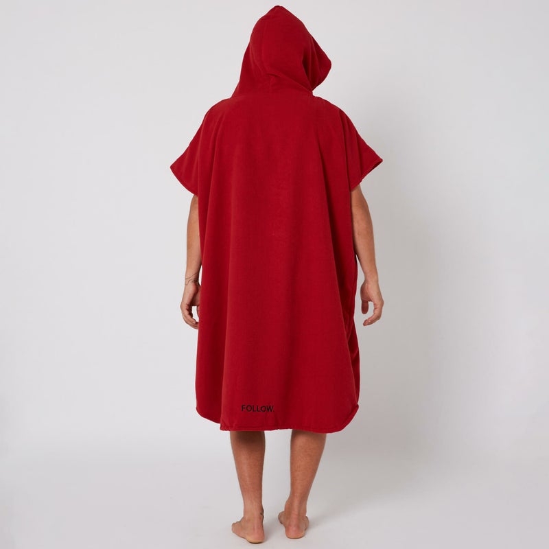 Followのポンチョ　CorpTowelie (Dirty Red)　着用画像　後ろ(フード着用)