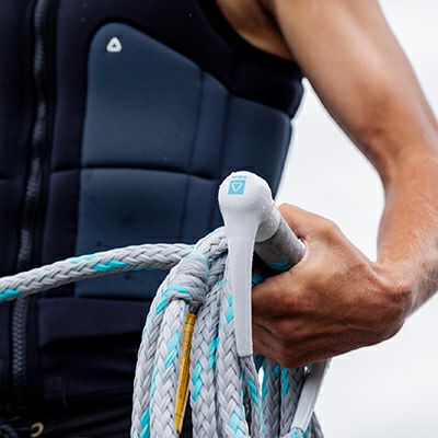 ボートアクセサリー　ウェイクサーフィン用トーイングロープ（カラー　Grey/Teal）　実際の使用写真（アップ）