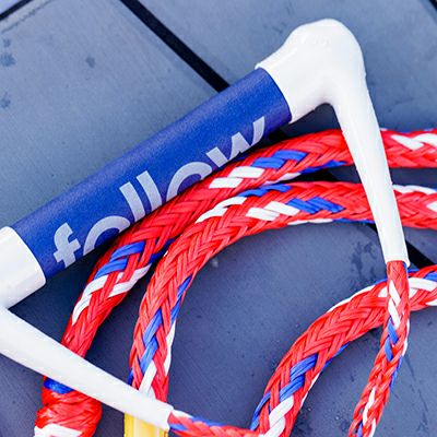ボートアクセサリー　ウェイクサーフィン用トーイングロープ（カラー　Navy/Red）　持ち手のアップとロープ