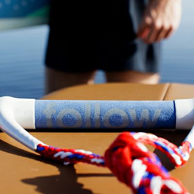 ボートアクセサリー　ウェイクサーフィン用トーイングロープ（カラー　Navy/Red）　持ち手のロゴ