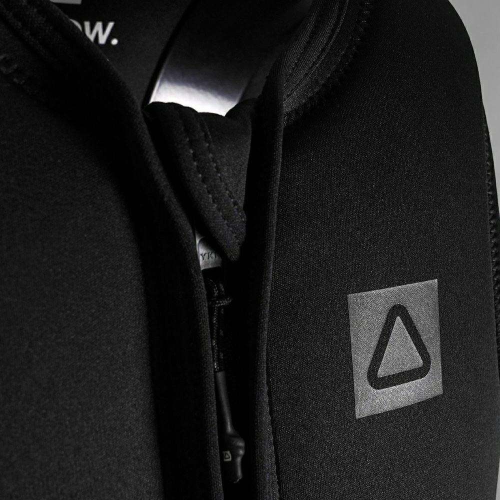 FollowのCorp（Black）インパクトベストの胸元アップ