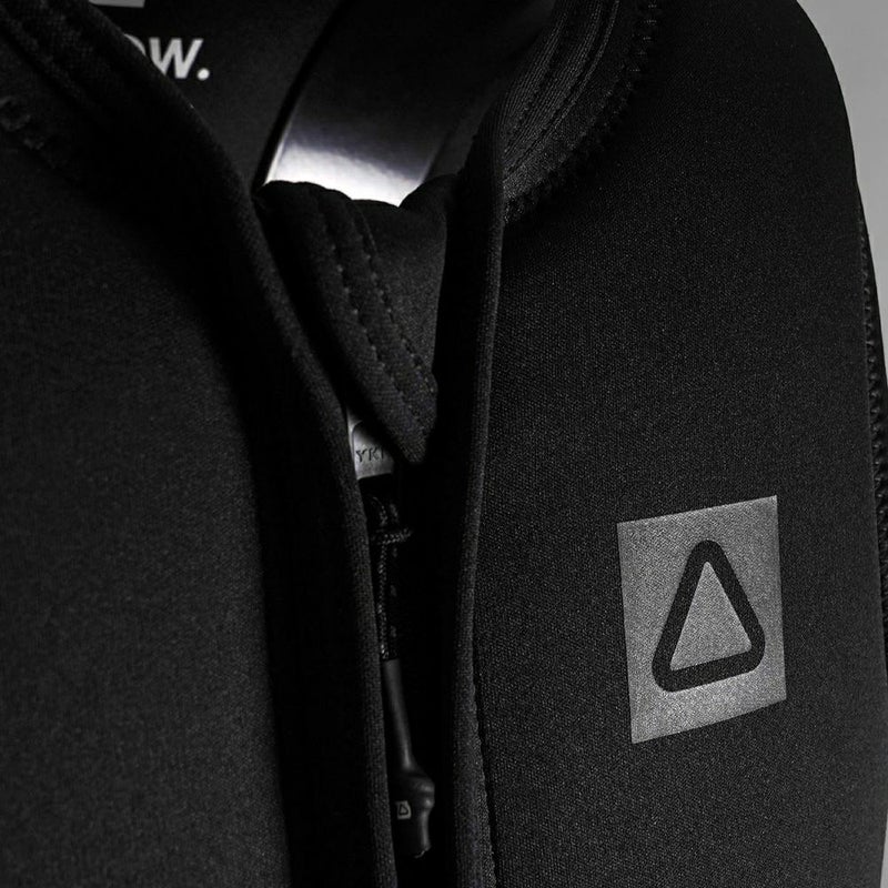 FollowのCorp（Black）インパクトベストの胸元アップ