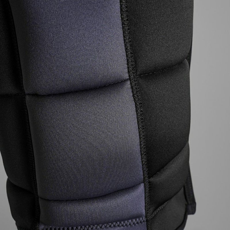 FollowのCorp（Black）インパクトベストの側面下部